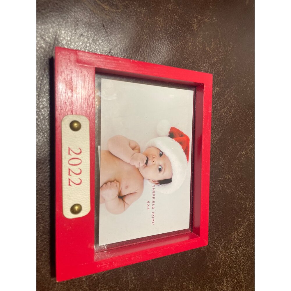 Red Wooden Sheffield Home 6x4 Frame With "2022" Leatherette Plate